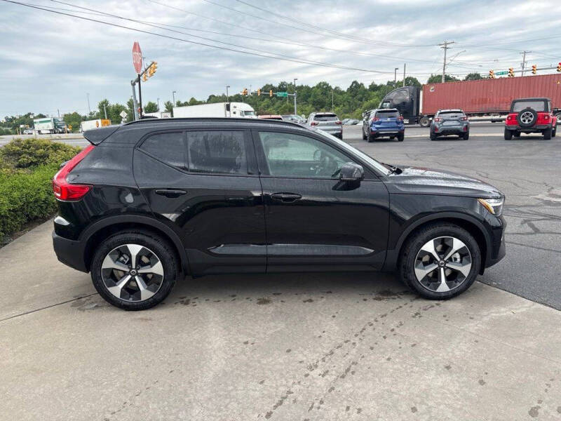 2026 Volvo XC40 B5 Plus
