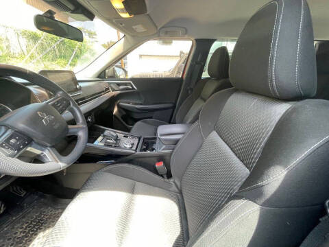 2022 Mitsubishi Outlander ES