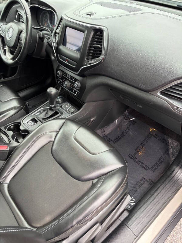 2019 Jeep Cherokee Latitude Plus
