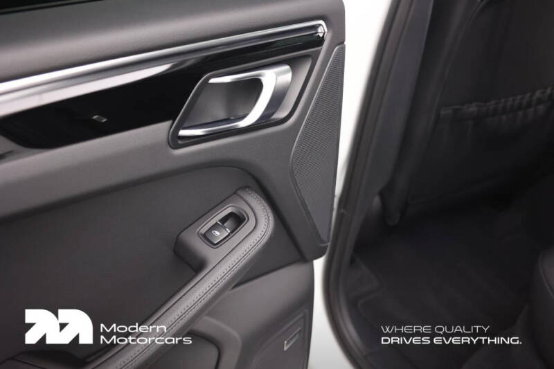 2025 Porsche Macan