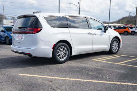 2026 Chrysler Pacifica Select