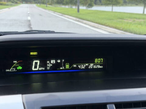 2014 Toyota Prius v Five