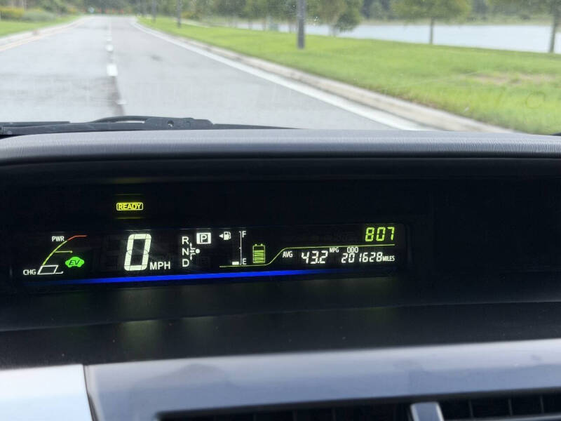2014 Toyota Prius v Five