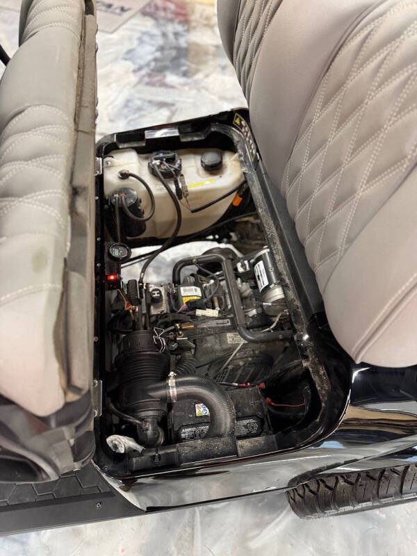 2024 E-Z-GO Express L6