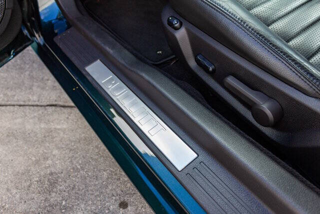 2008 Ford Mustang 11