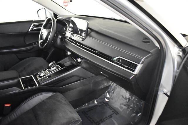 2023 Mitsubishi Outlander SE