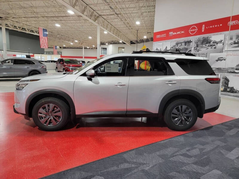 2025 Nissan Pathfinder SV