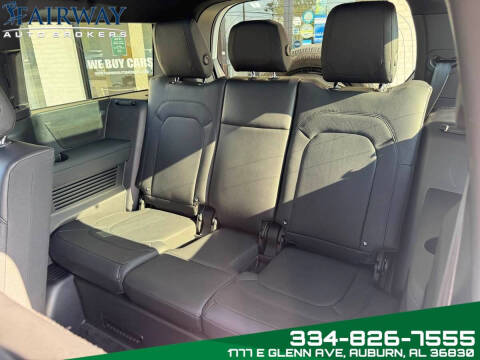 2024 Land Rover Defender 130 P400 X-Dynamic SE