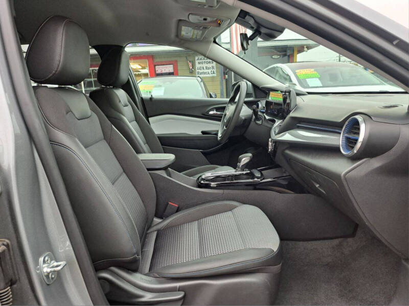 2025 Chevrolet Trax LT