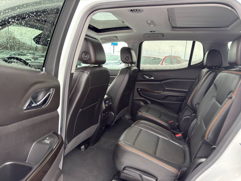 2023 GMC Acadia AT4