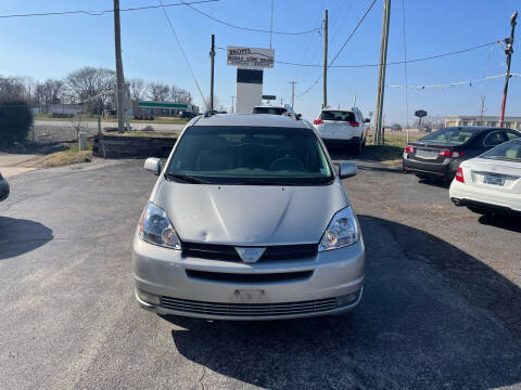 2004 Toyota Sienna for sale at 84 Auto Salez in Saint Charles MO