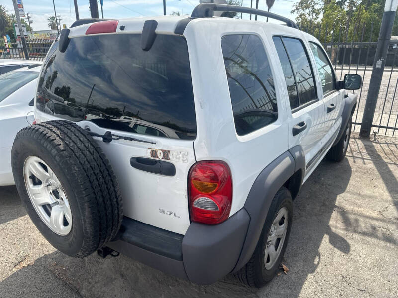 2003 Jeep Liberty Sport photo 4