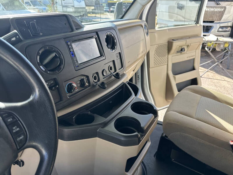 2019 Winnebago Outlook