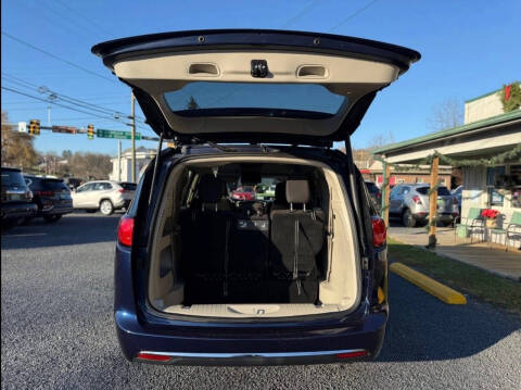 2017 Chrysler Pacifica Touring-L