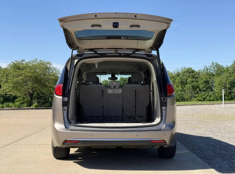 2017 Chrysler Pacifica Touring-L Plus
