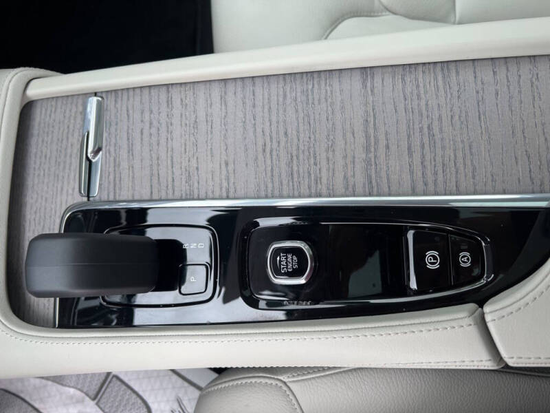 2025 Volvo S90 B6 Plus