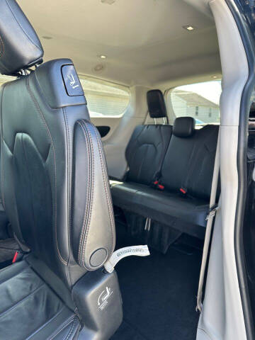 2017 Chrysler Pacifica Touring-L