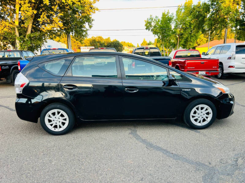 2014 Toyota Prius v Three