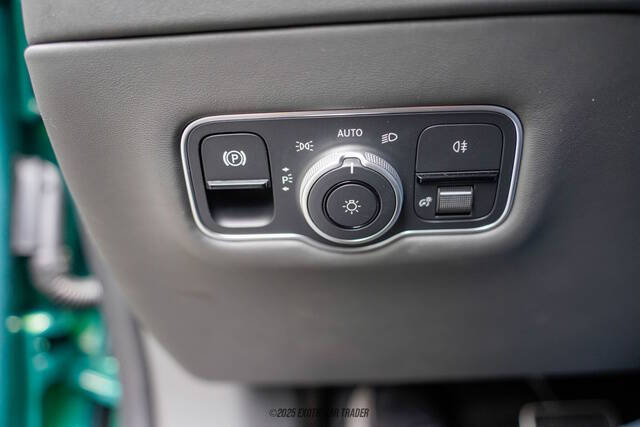 2025 Aston Martin DB12 V8