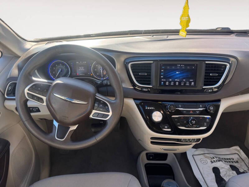 2021 Chrysler Voyager LX