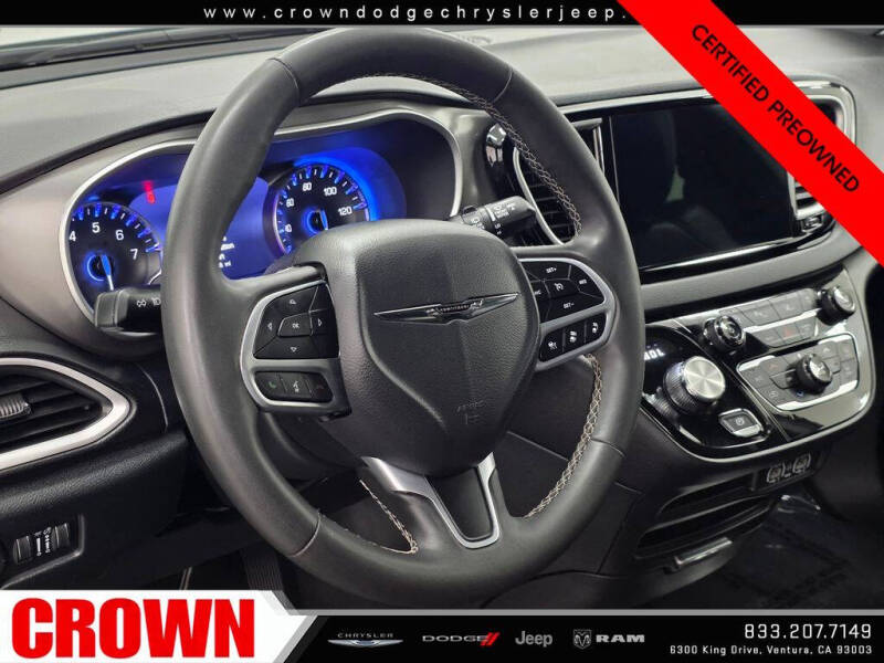 2025 Chrysler Pacifica Select
