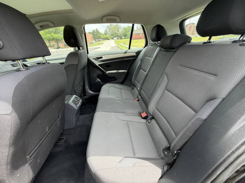 2016 Volkswagen Golf TSI S