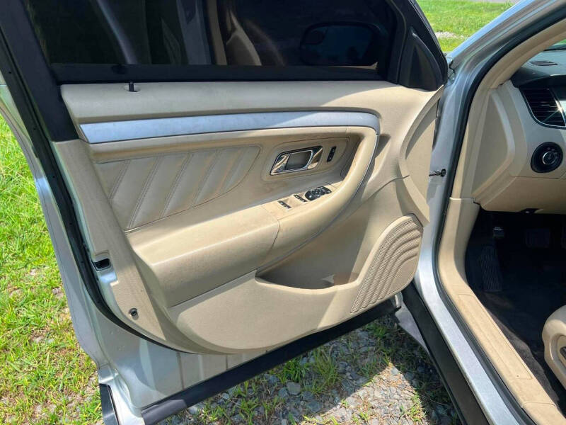 2018 Ford Taurus SEL