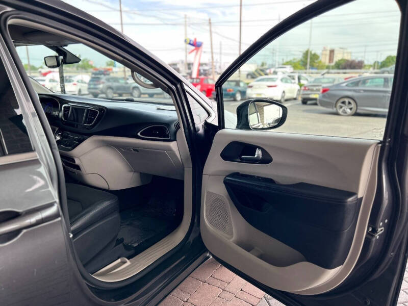 2019 Chrysler Pacifica Touring L