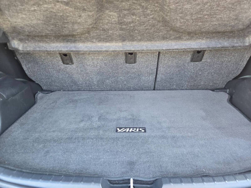 2016 Toyota Yaris 5-Door SE