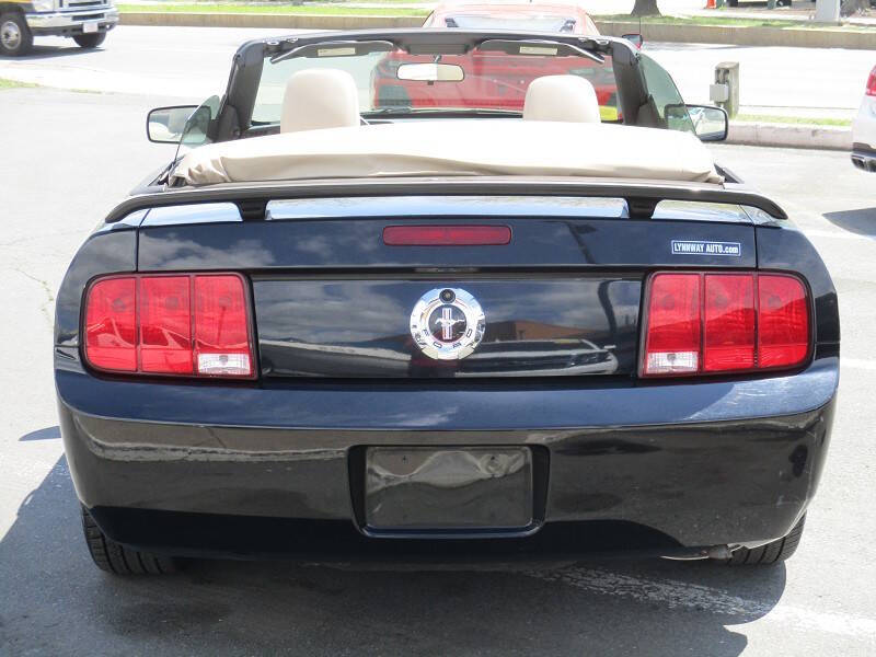 2006 Ford Mustang V6 Deluxe