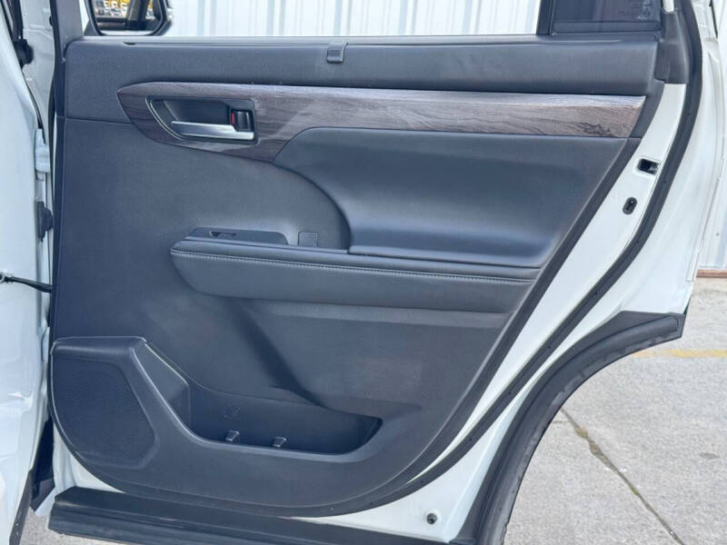 2022 Toyota Highlander Platinum