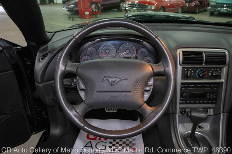2004 Ford Mustang GT Deluxe