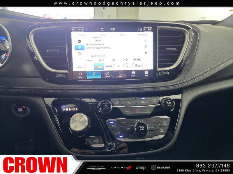 2026 Chrysler Pacifica Select