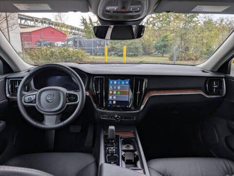 2025 Volvo V60 Cross Country B5 Plus