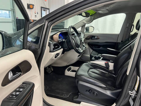 2017 Chrysler Pacifica Touring-L Plus