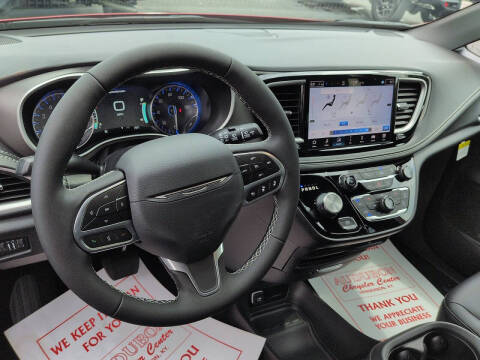 2027 Chrysler Pacifica Select