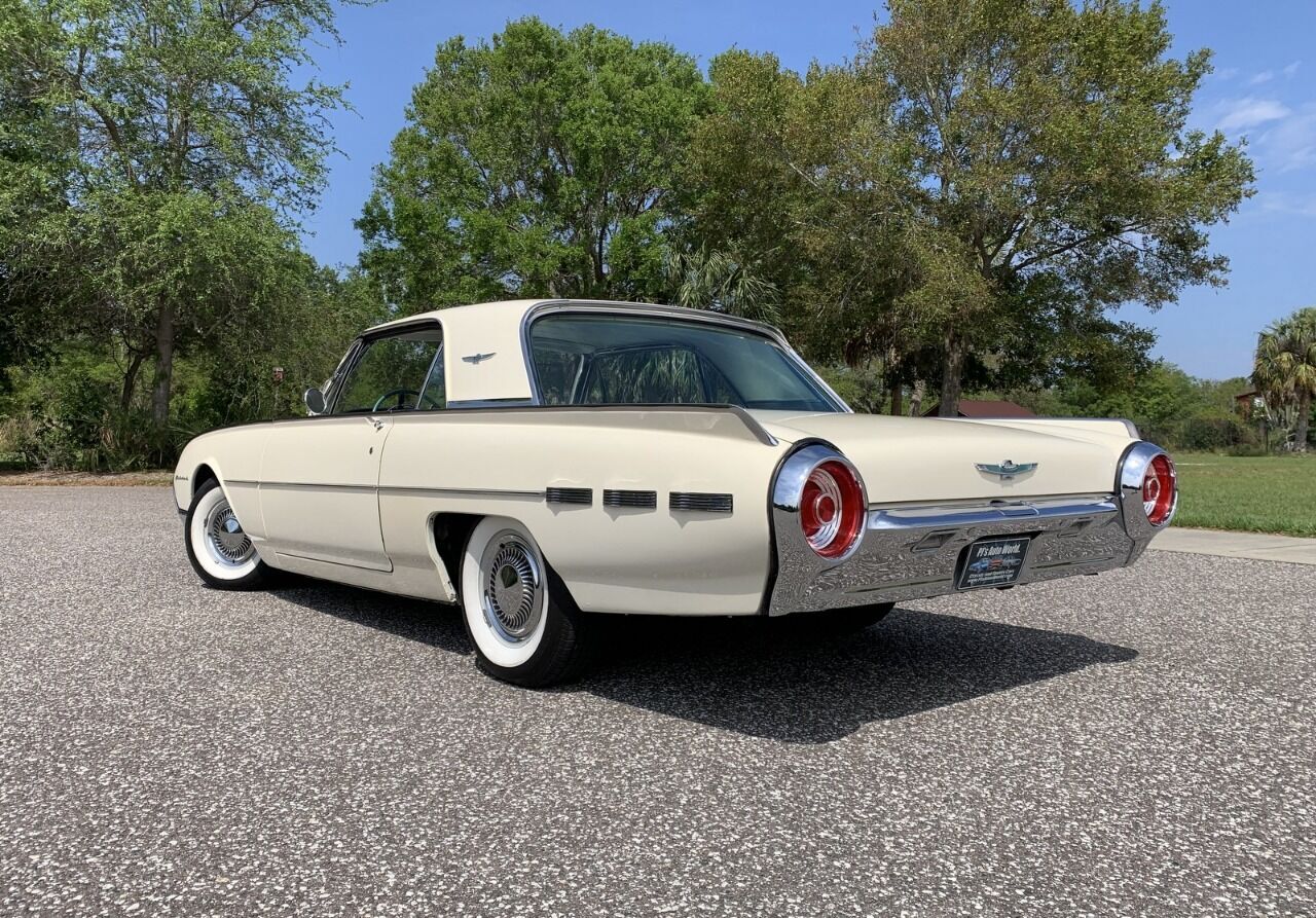 1962 Ford Thunderbird 21