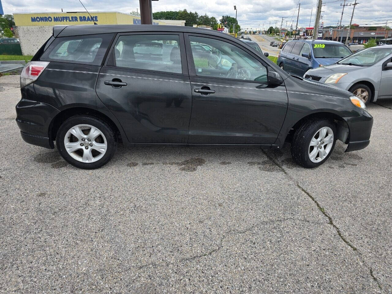 2005 Toyota Matrix for sale at QUEENSGATE AUTO SALES in York, PA