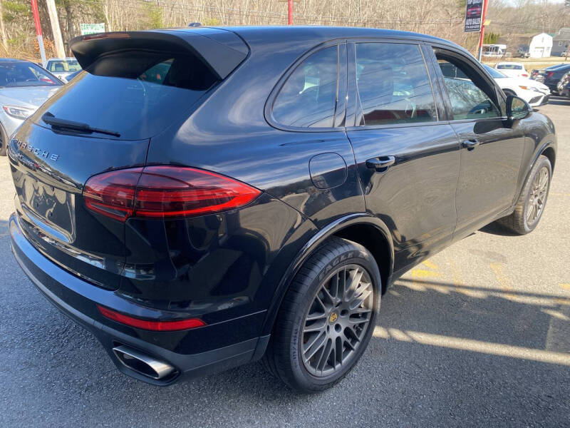 2017 Porsche Cayenne Platinum Edition