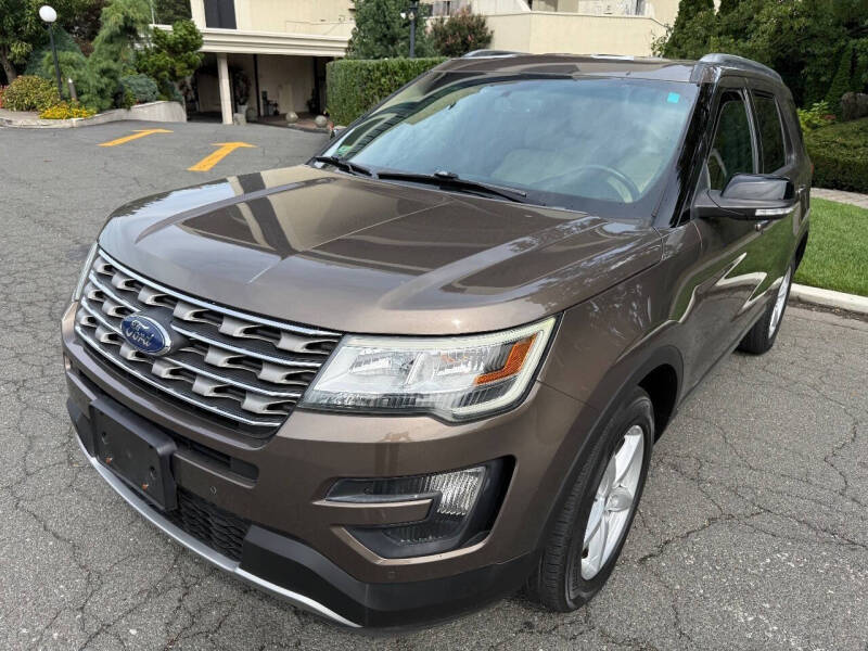 2016 Ford Explorer XLT's photo