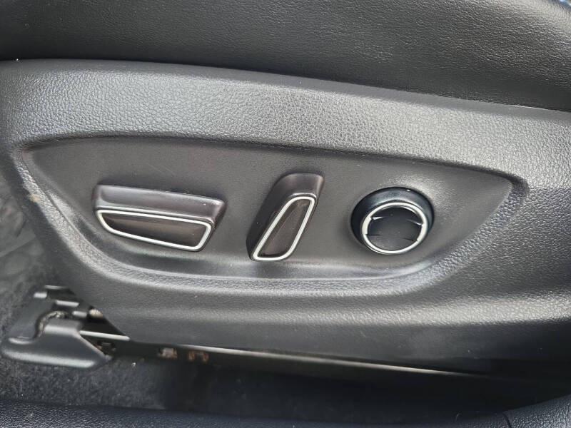 2018 Toyota Prius Four Touring