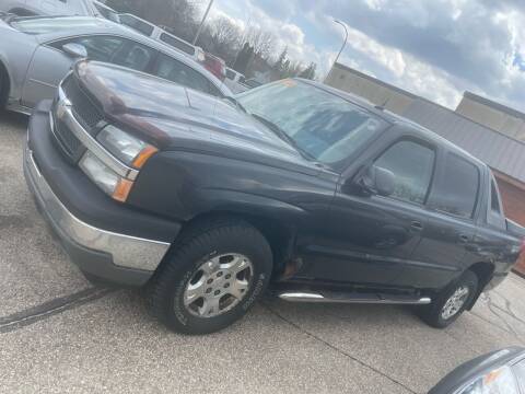 2005 Chevrolet Avalanche for sale at BEAR CREEK AUTO SALES in Spring Valley MN