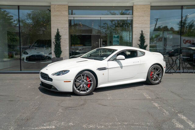 2015 Aston Martin V8 Vantage 34