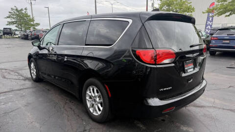 2022 Chrysler Voyager LX