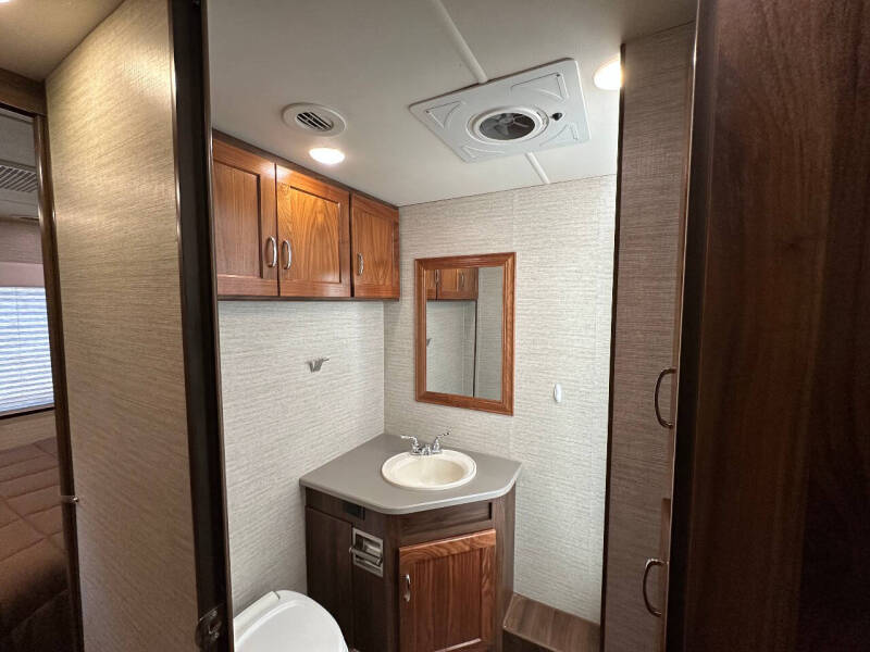 2020 Winnebago Intent 28y