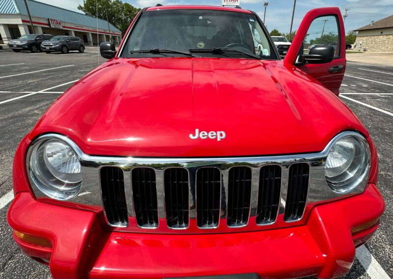 2004 Jeep Liberty for sale at VETERAN MOTORS in Fenton MO