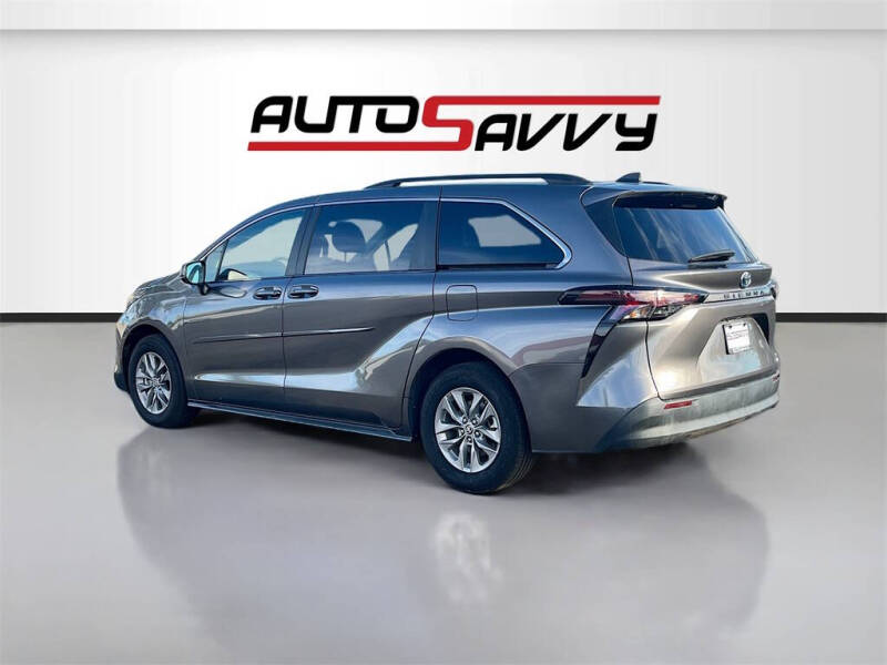 2024 Toyota Sienna LE 8-Passenger