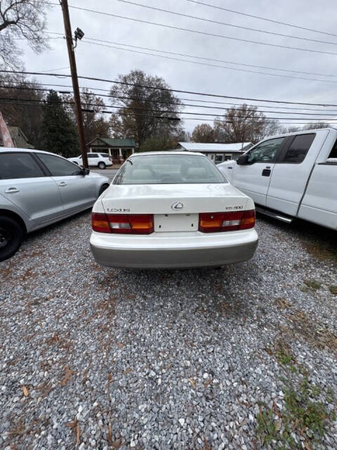 1997 Lexus ES 300 for sale at Well-Done Autos LLC in Cedartown, GA