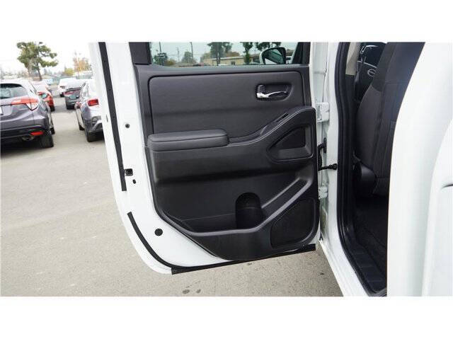 2022 Nissan Frontier SV