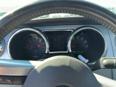 2006 Ford Mustang V6 Deluxe